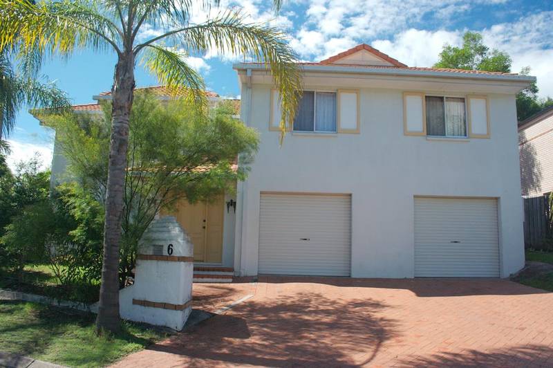 Excellent Location - Close To School, Shops and More! Picture 1