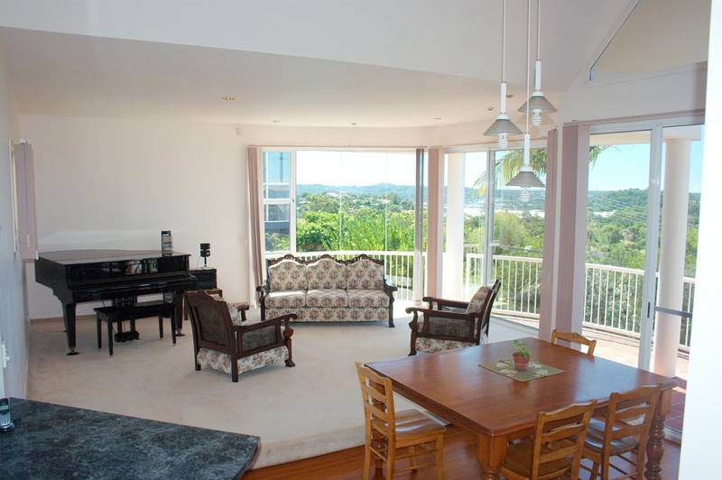 Watch The World Go By Picture 3