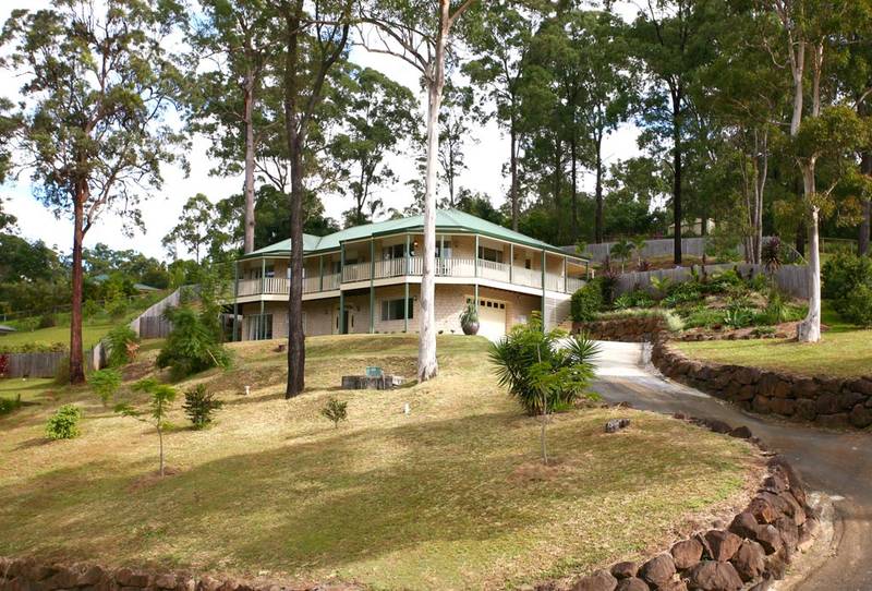 Dual Living Potential on 3/4 Acre! Picture 1