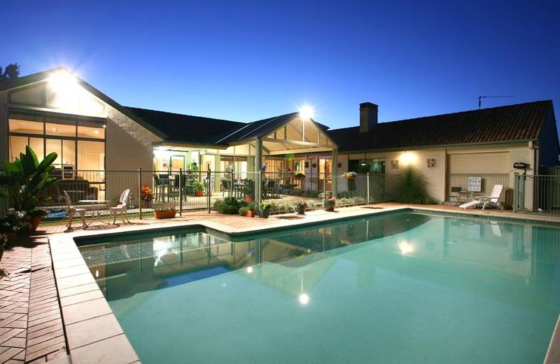 Spectacular Acreage Lifestyle Picture 1