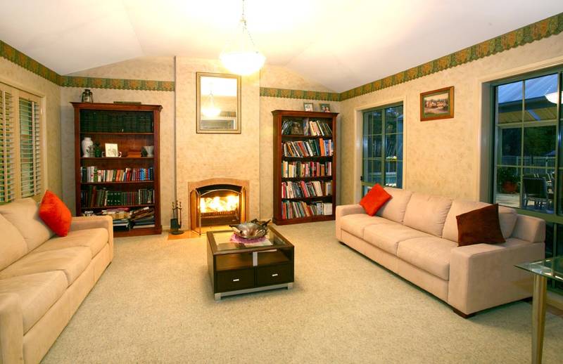 Spectacular Acreage Lifestyle Picture 2