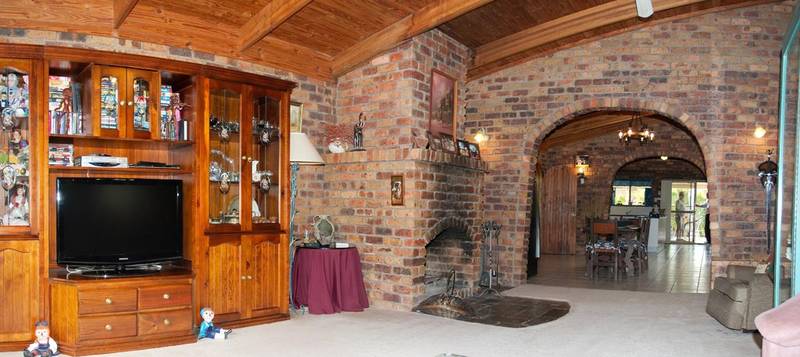 Big on Living, Low on Upkeep! Picture 3