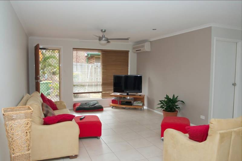 Immaculate & Modern Unit - Pet Friendly! Picture 2