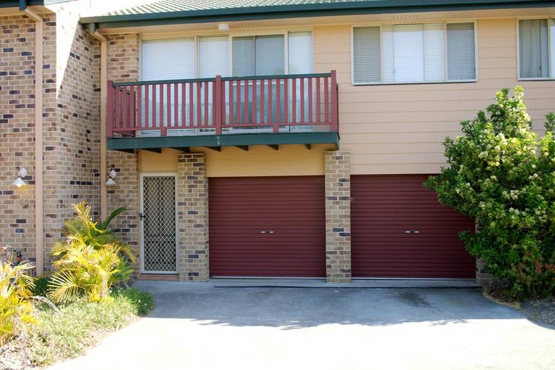 Red Hot Townhouse With DLUG! Picture 1