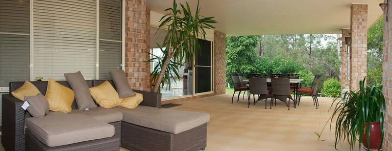 Massive 3000m2 Block, Stunning Home, Very Private Picture 3