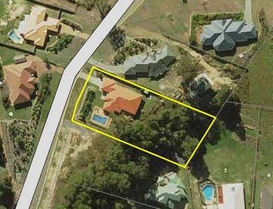 Massive 3000m2 Block, Stunning Home, Very Private Picture