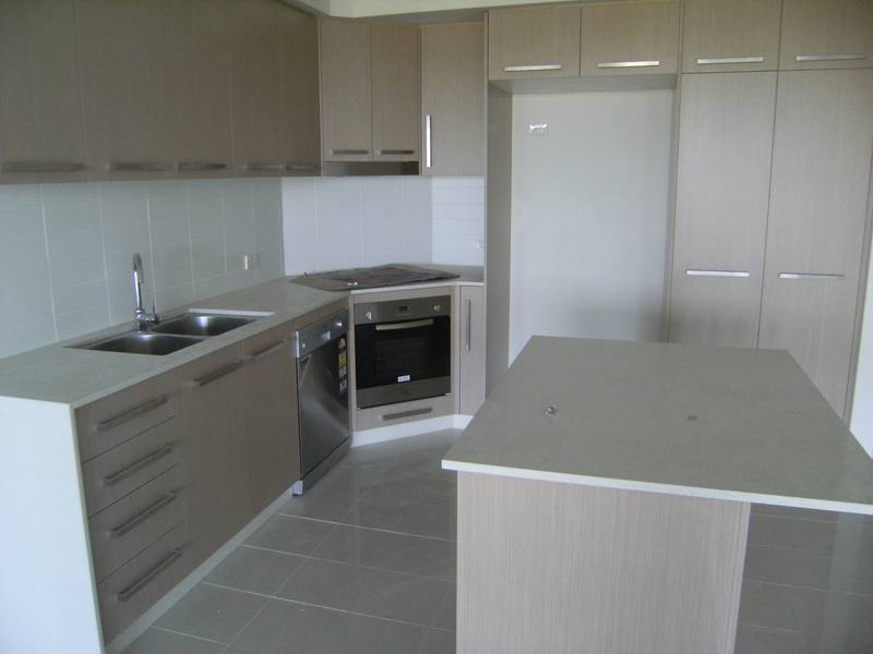 Prestige Golf Course Living Picture 3