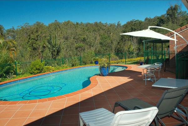 Big acreage - close to town Picture 1