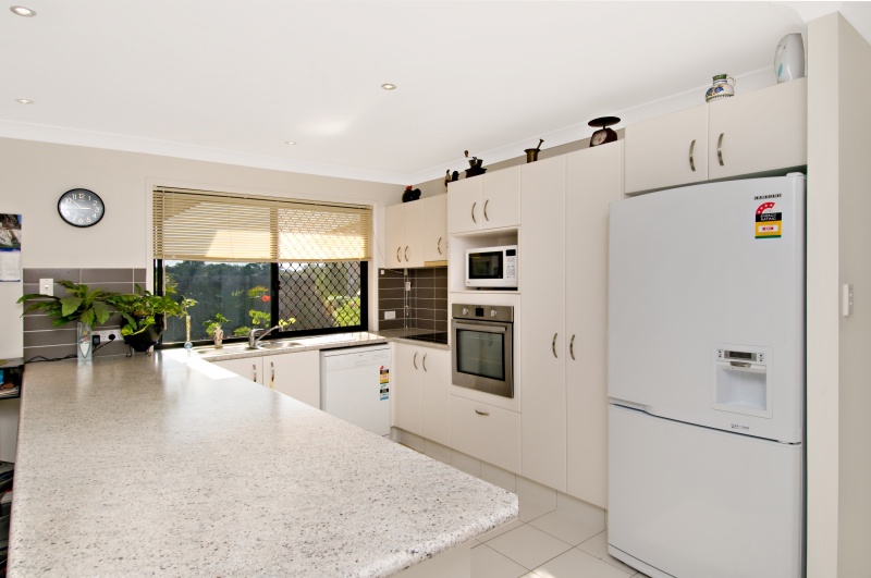 Immaculate with three living areas Picture 3