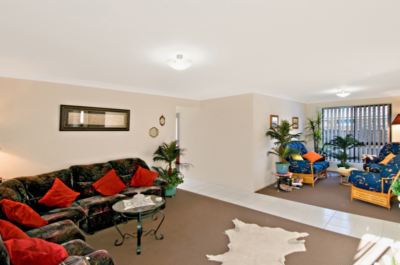 Immaculate with three living areas Picture 2