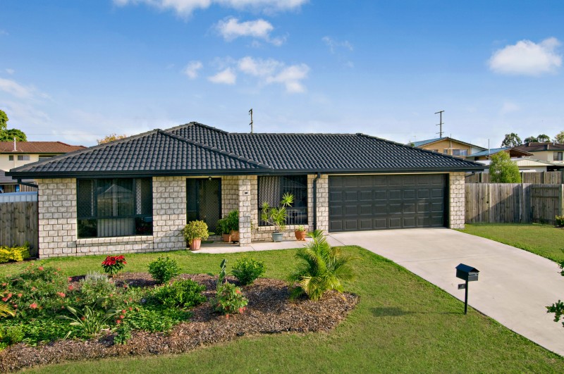 Immaculate with three living areas Picture 1