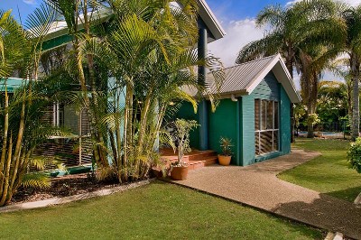 Often Admired Oasis with pool, 780m2 block Picture