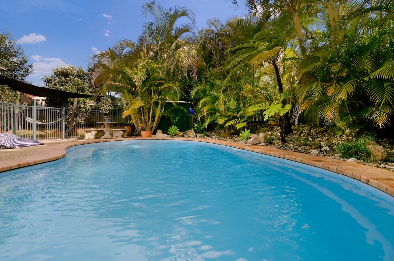 Often Admired Oasis with pool, 780m2 block Picture 2
