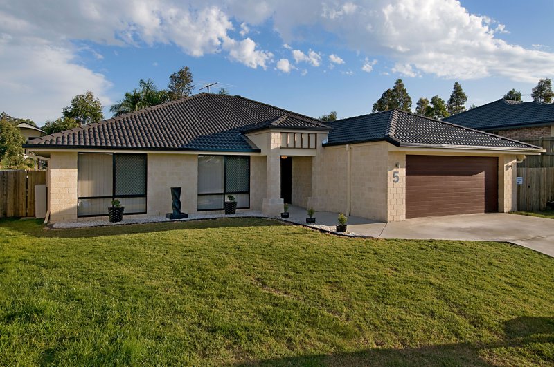 Large 5 bedroom - incredible value! Picture 1