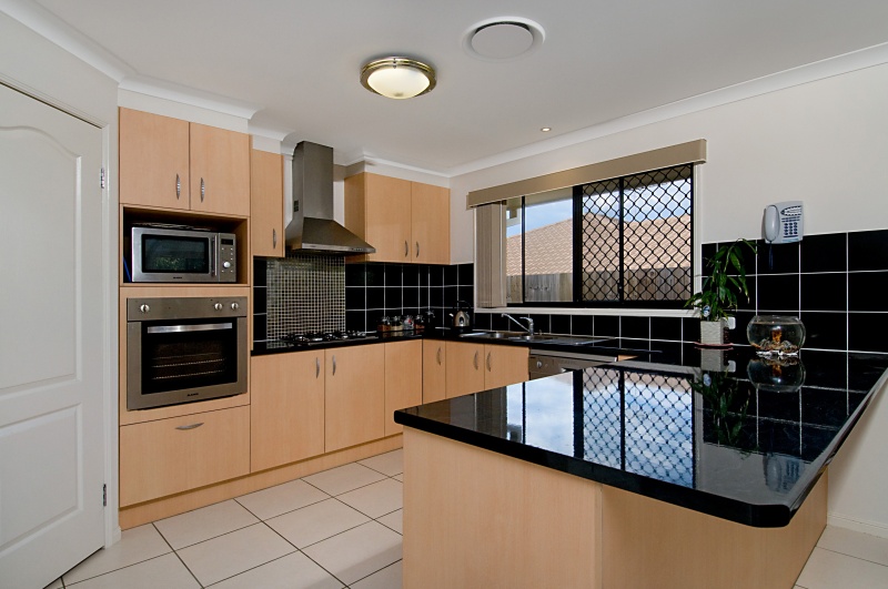 Large 5 bedroom - incredible value! Picture 2