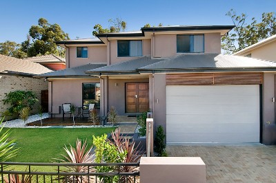 YOU COULD BE LIVING ON THE WATERS EDGE - HUGE HOME Picture