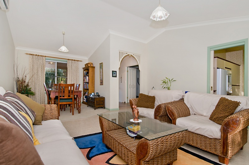 GRAB THIS LIFESTYLE - HUGE HOME ON 3031m2 Picture 3