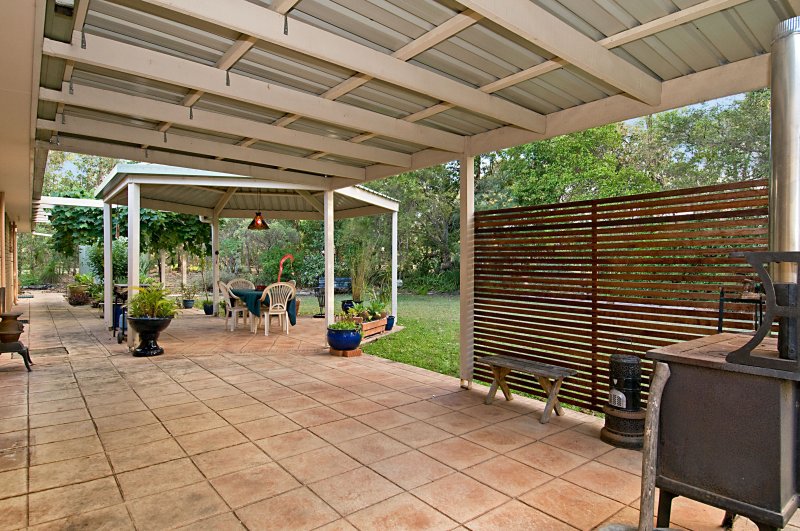 GRAB THIS LIFESTYLE - HUGE HOME ON 3031m2 Picture 2