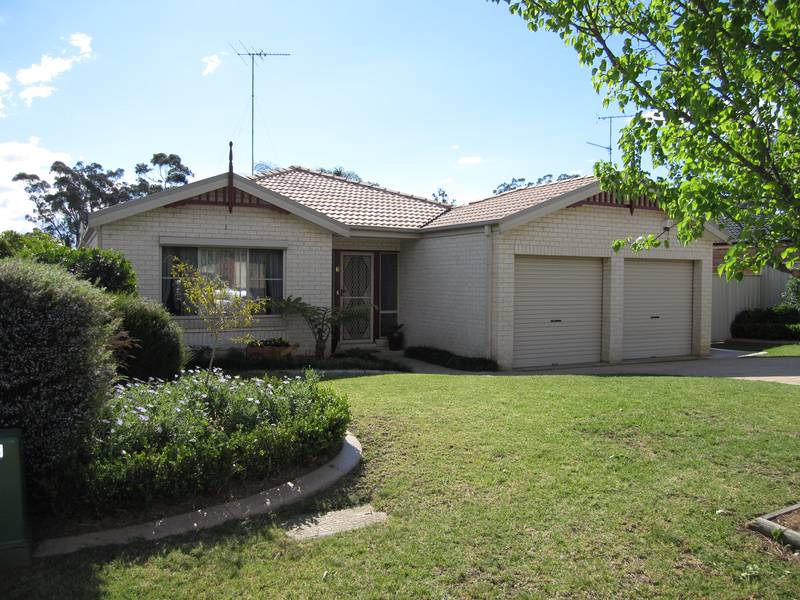 FAMILY, FRIENDS AND FUN! Picture 1