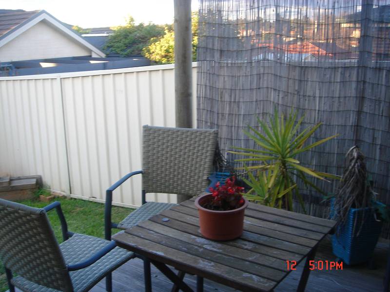 FULLY FURNISHED - 3 Bedroom home in good location Picture 3