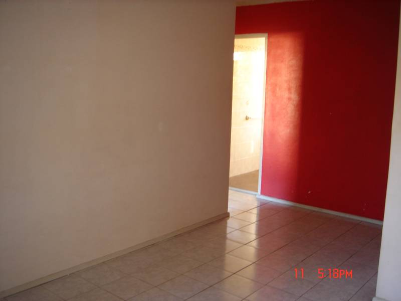 2 Bedroom Unit in convenient location Picture 2