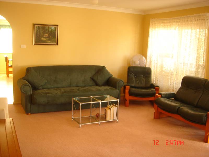 Excellent presentation - 3 bedroom home Picture 3