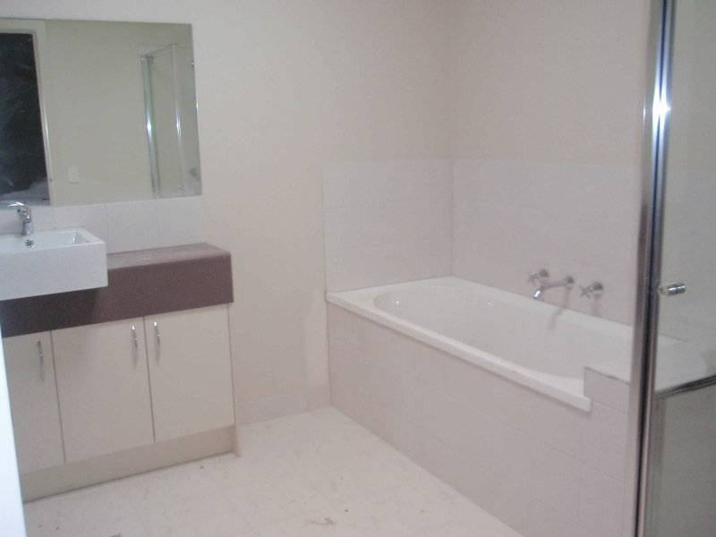 Townhouse close to schools - OPEN HOUSE Tues2ndJune@5pm Picture 2