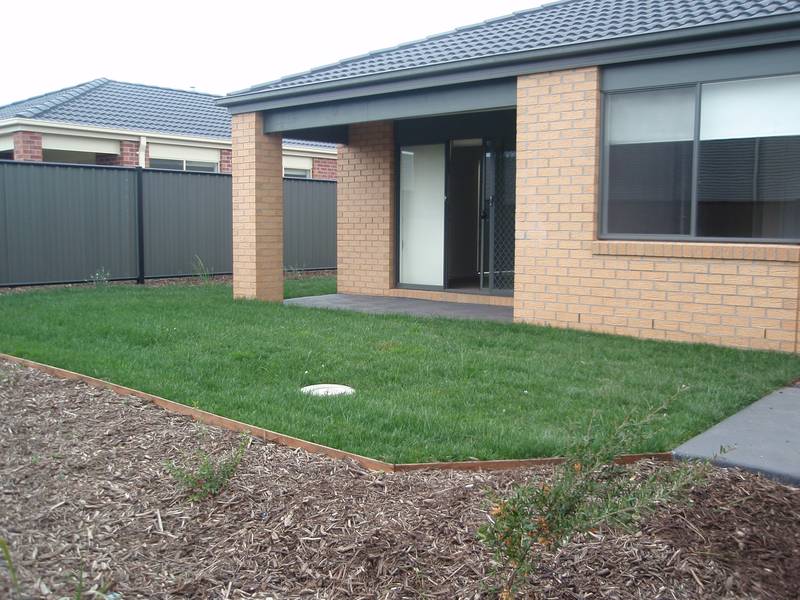 4 Bedrooms in Brimbank Gardens Estate Picture 2