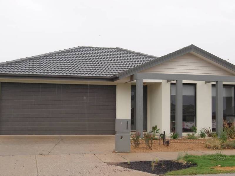 FURNISHED 3 BEDROOM HOME Picture 1