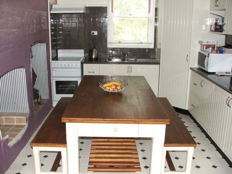 Character Weatherboard Cottage Picture 2