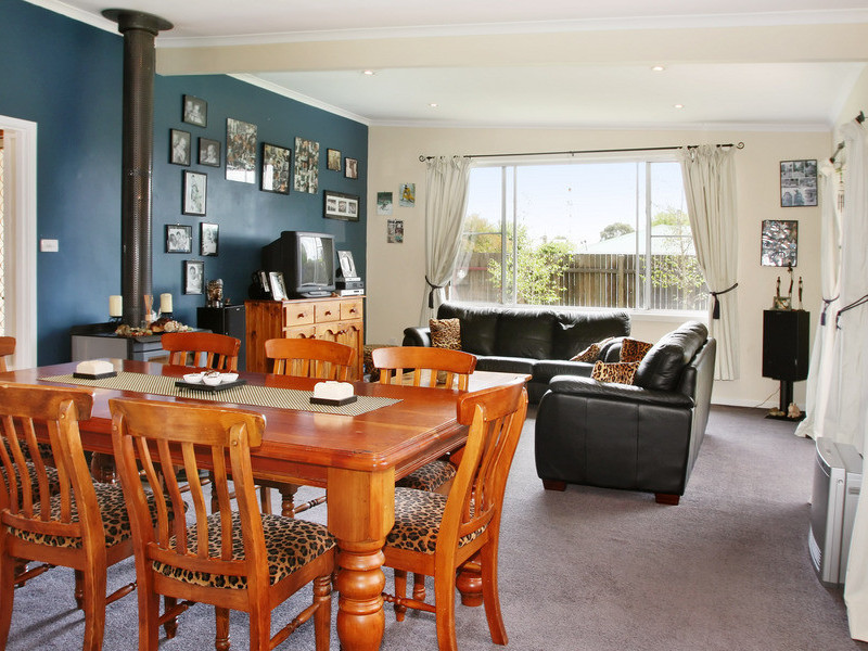 SpaciousGuyra Living Picture 3