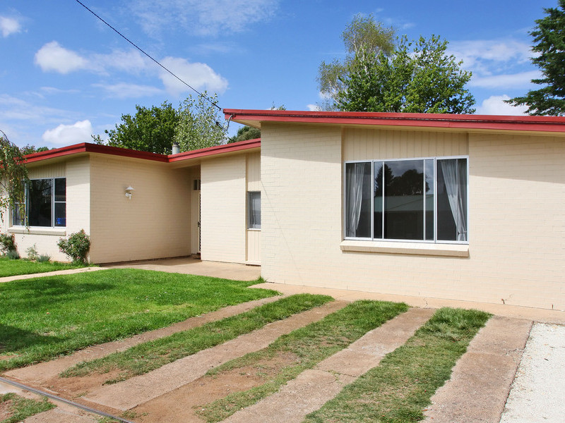 SpaciousGuyra Living Picture 1