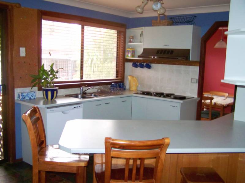 FAMILY BRICK HOME IN QUIET LOCATION Picture 3