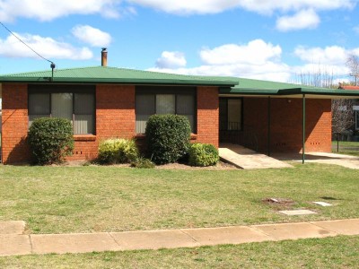 Family Living In Guyra. Picture Family Living In Guyra. Picture