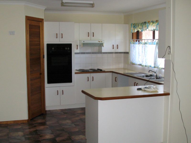 Family Living In Guyra. Picture 3