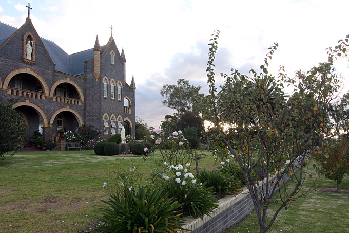 "Fairleigh" The Boulevarde Picture 1