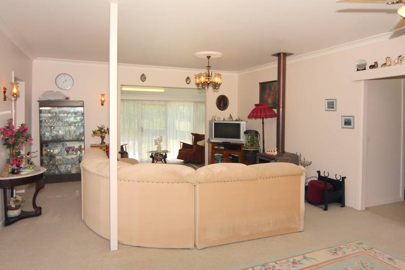 Private, Quality Country & Yesteryear Charm Picture 3