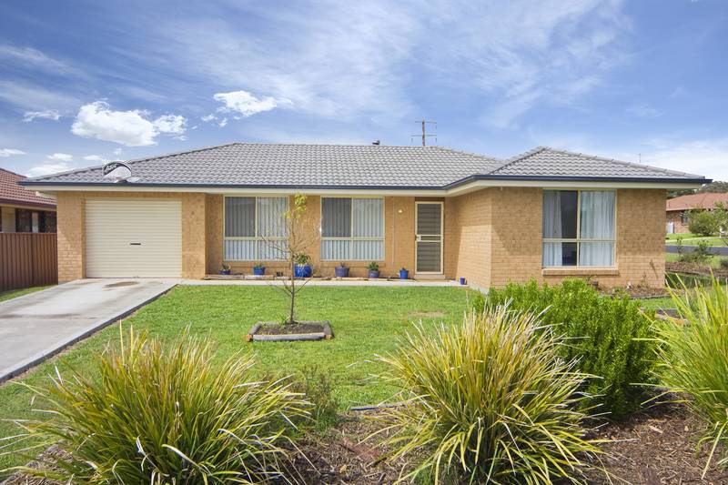 Only Five Years Old - Suit First Home Buyers or Investor Picture 1