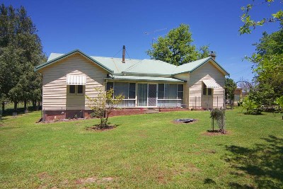 Private, Quality Country & Yesteryear Charm Picture