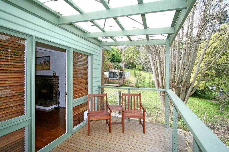 What a little Gem - Look a Little Closer Picture 2