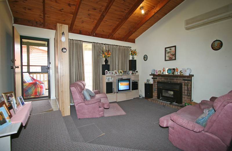 CALLING ALL INVESTORS OR FIRST HOME BUYERS Picture 2