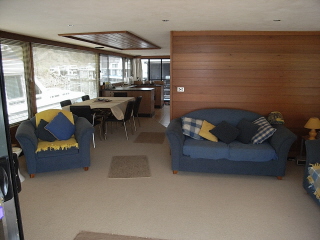 Lake Eildon Houseboat Picture 2