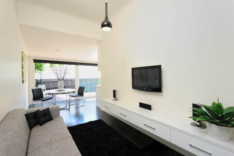 Black & White on Green Picture 3