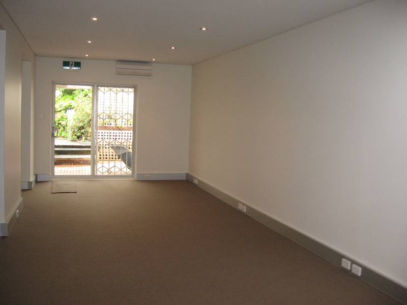 STUNNING OFFICE SPACE IN TOWN CENTER Picture 3