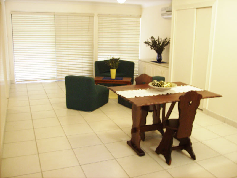 Cute & Cozy Townhouse Picture 2