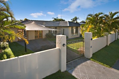 POSITION, PRIVACY & PEACEFULNESS! Picture