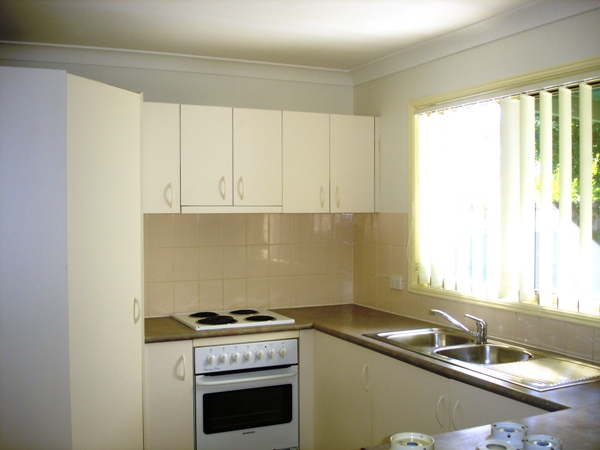 RENOVATED & CENTRAL Picture 3