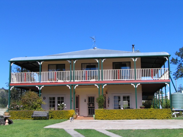 COOMERA RIVER FRONT Picture 2
