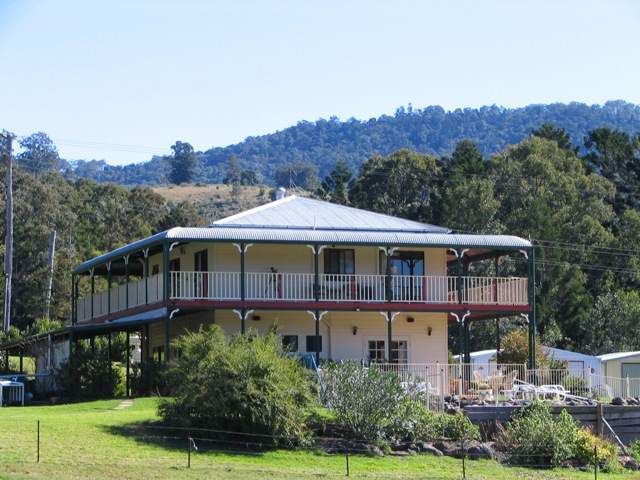 COOMERA RIVER FRONT Picture 1