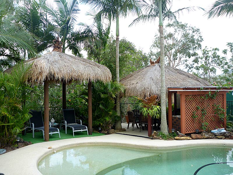 The beers are cold the wine chilled - friends wishing this pool was theirs! Picture 1